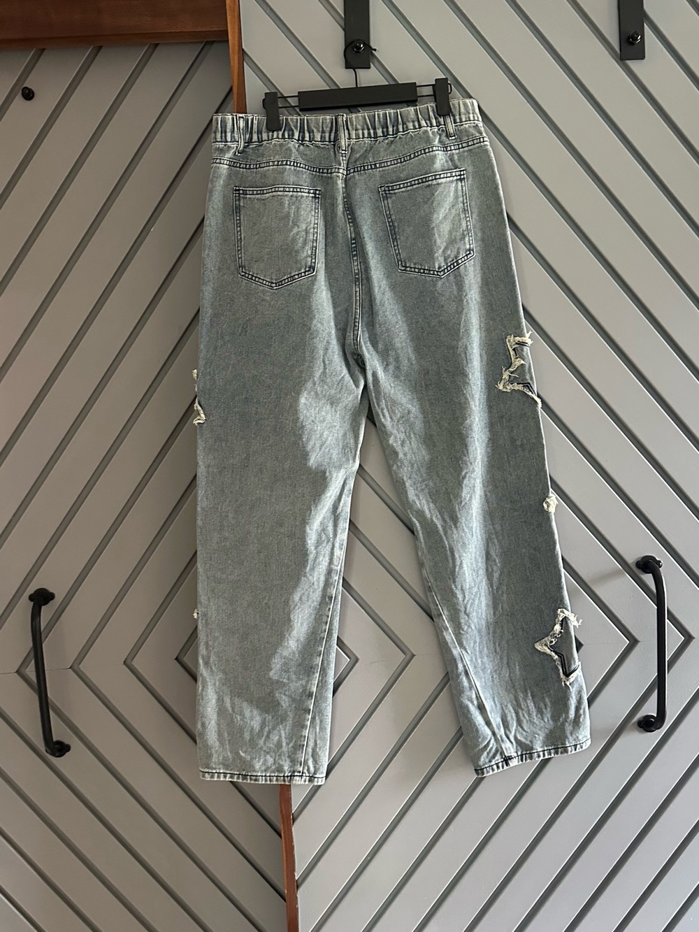 Women’s Light Wash Denim Jeans with Star Appliqués - Picture 3 of 4